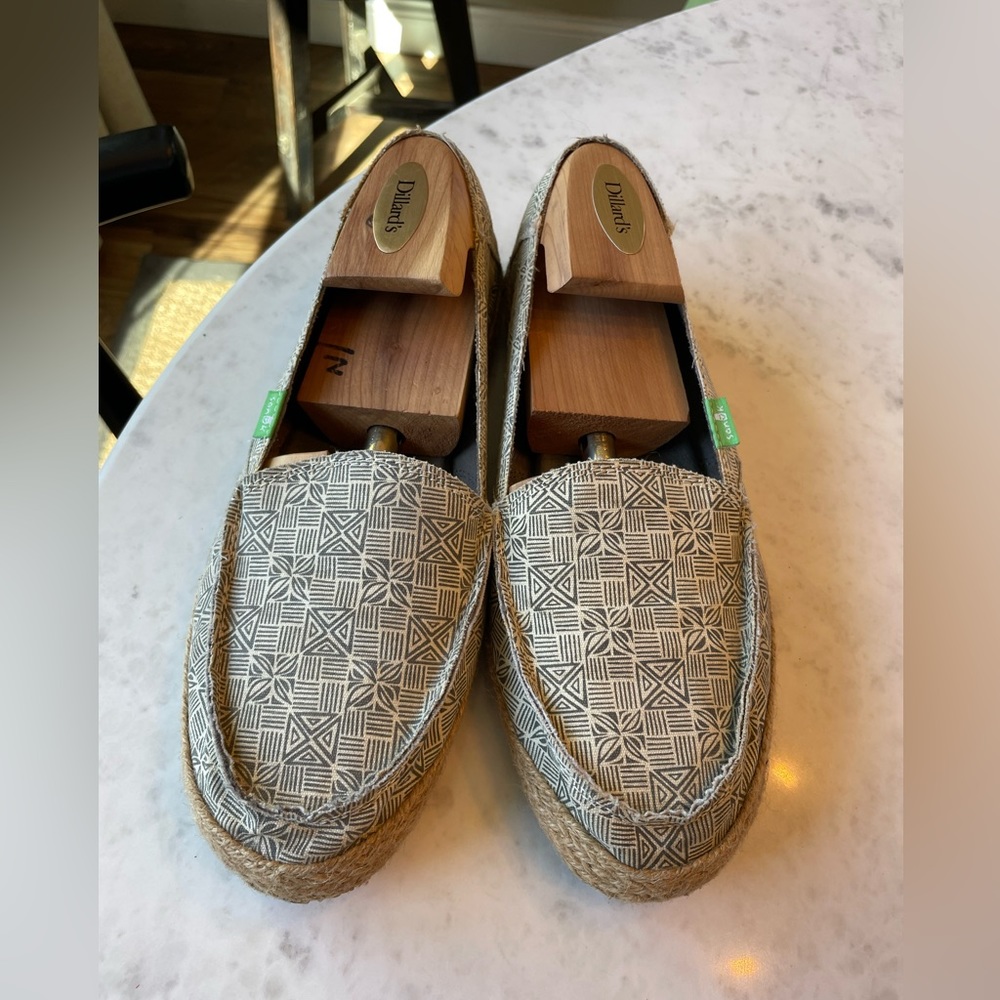 Sanuk Women's Funky Fiona Espadrille Flats 1020250 Grey Tiki Print Slip-On Sz 9